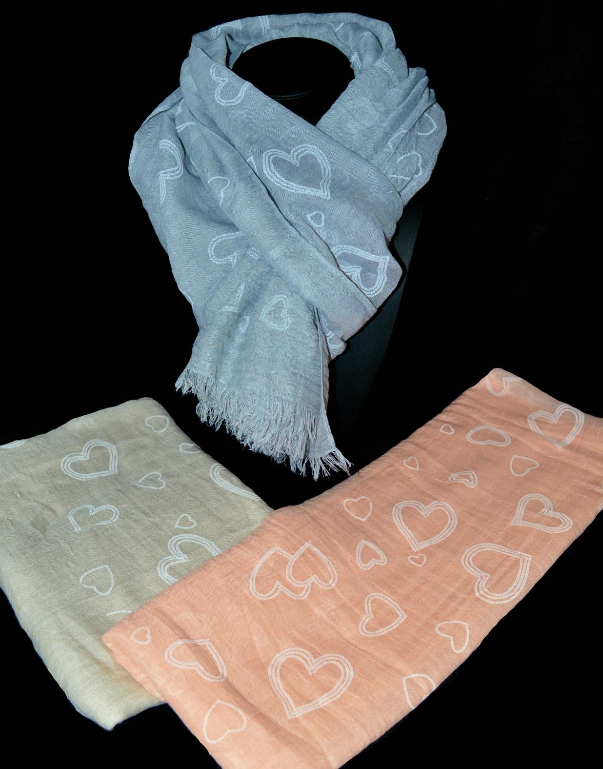 Outline Heart Print Scarf