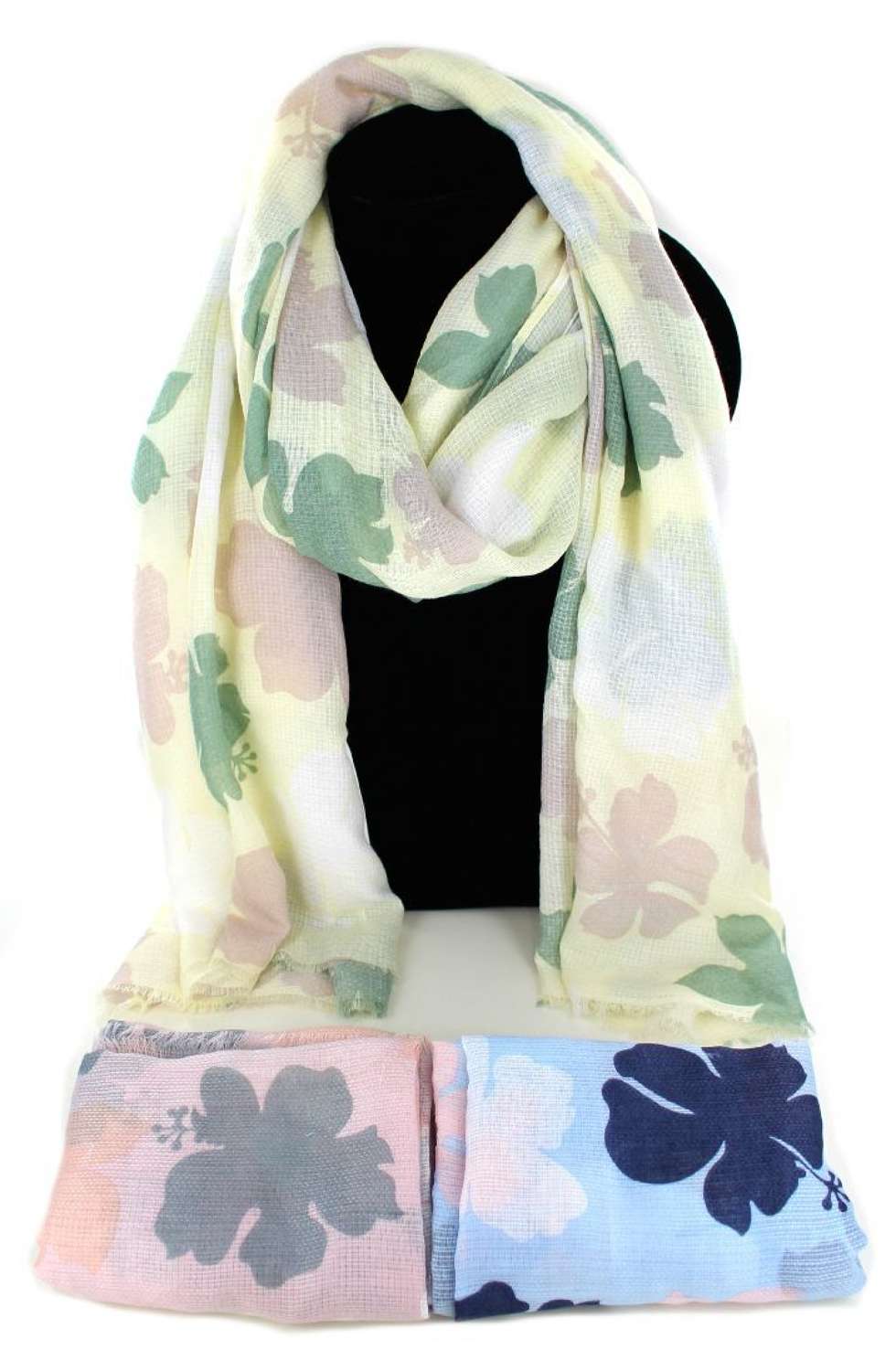 Floral print scarf.